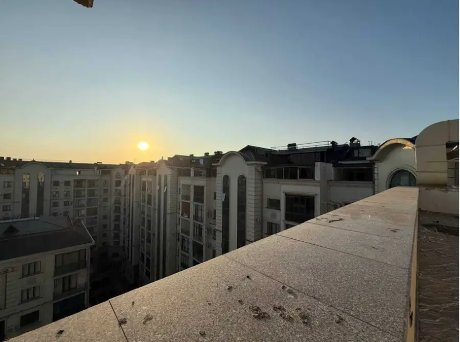 3 xonali kvartira sotiladi − 155 m²