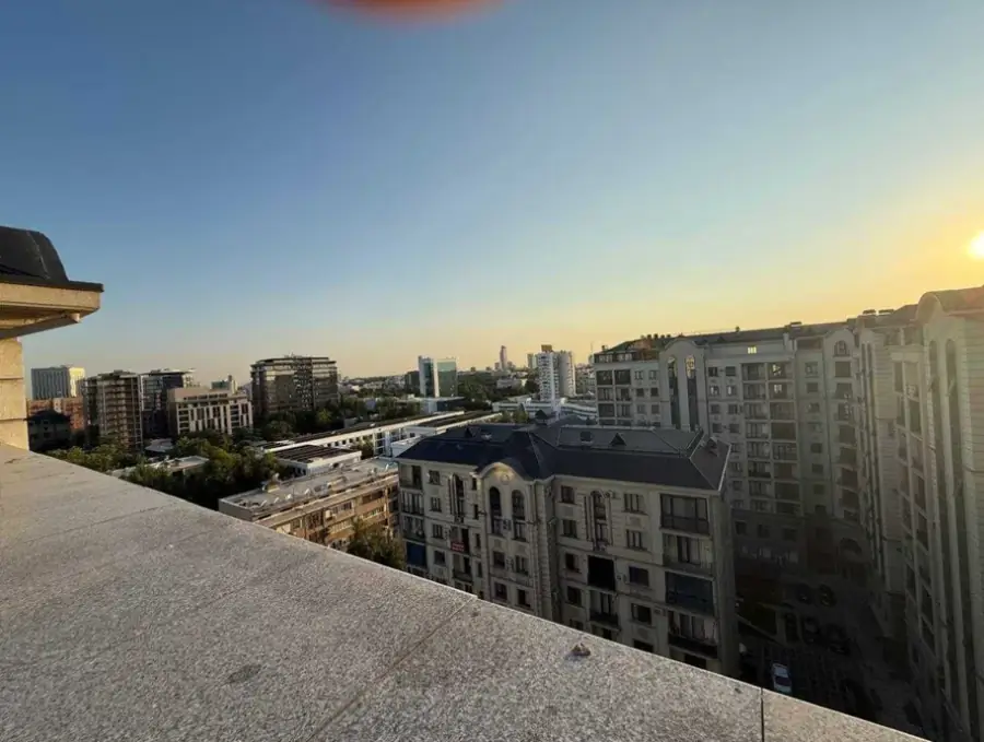 3 xonali kvartira sotiladi − 155 m²