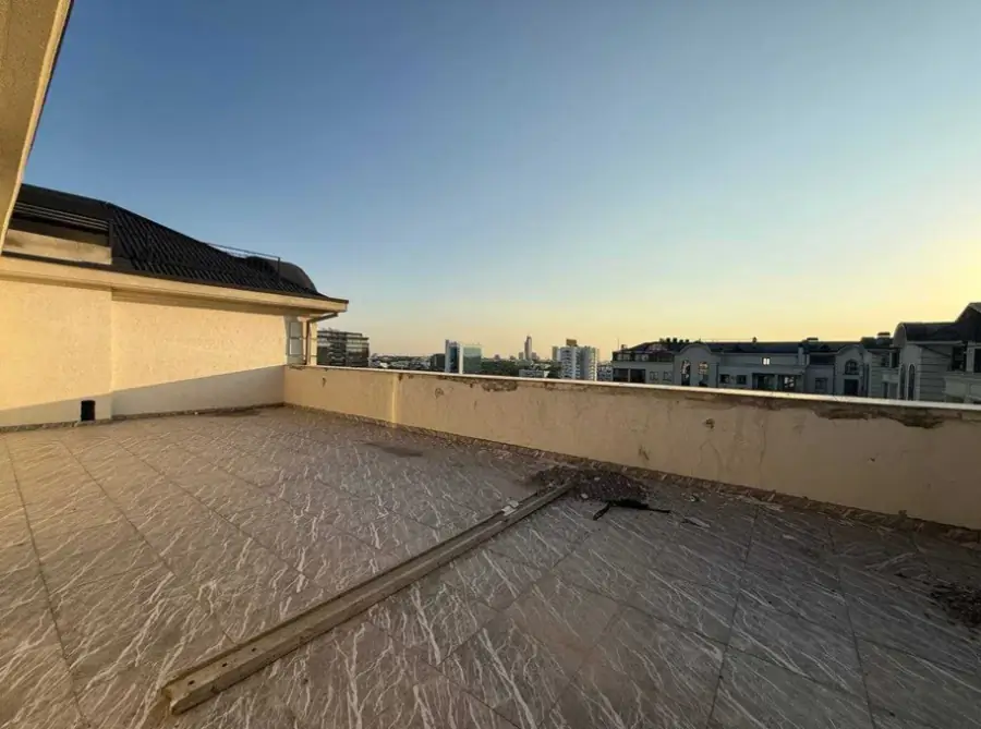 3 xonali kvartira sotiladi − 155 m²