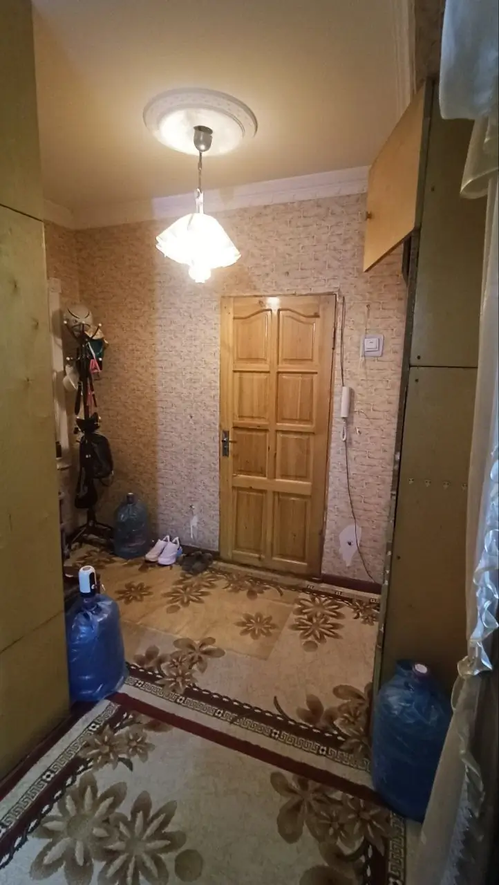 3 xonali kvartira sotiladi − 74 m²