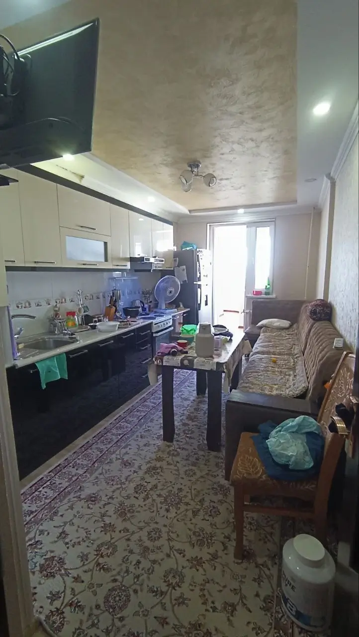 3 xonali kvartira sotiladi − 74 m²