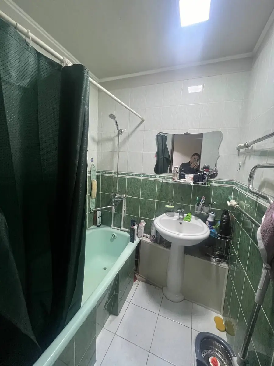 3 xonali kvartira sotiladi − 77 m²