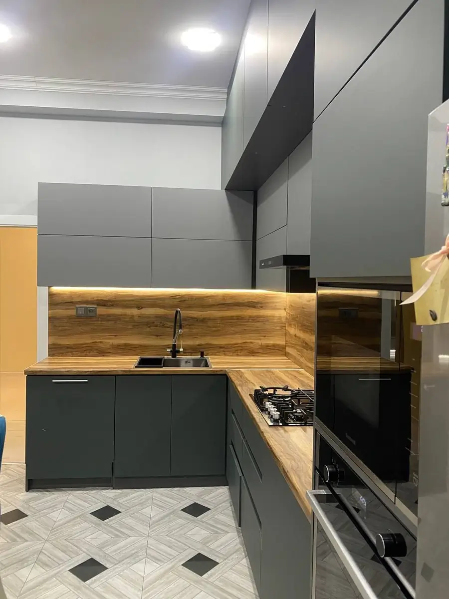 Продается 3-комнатная квартира − 102 м²