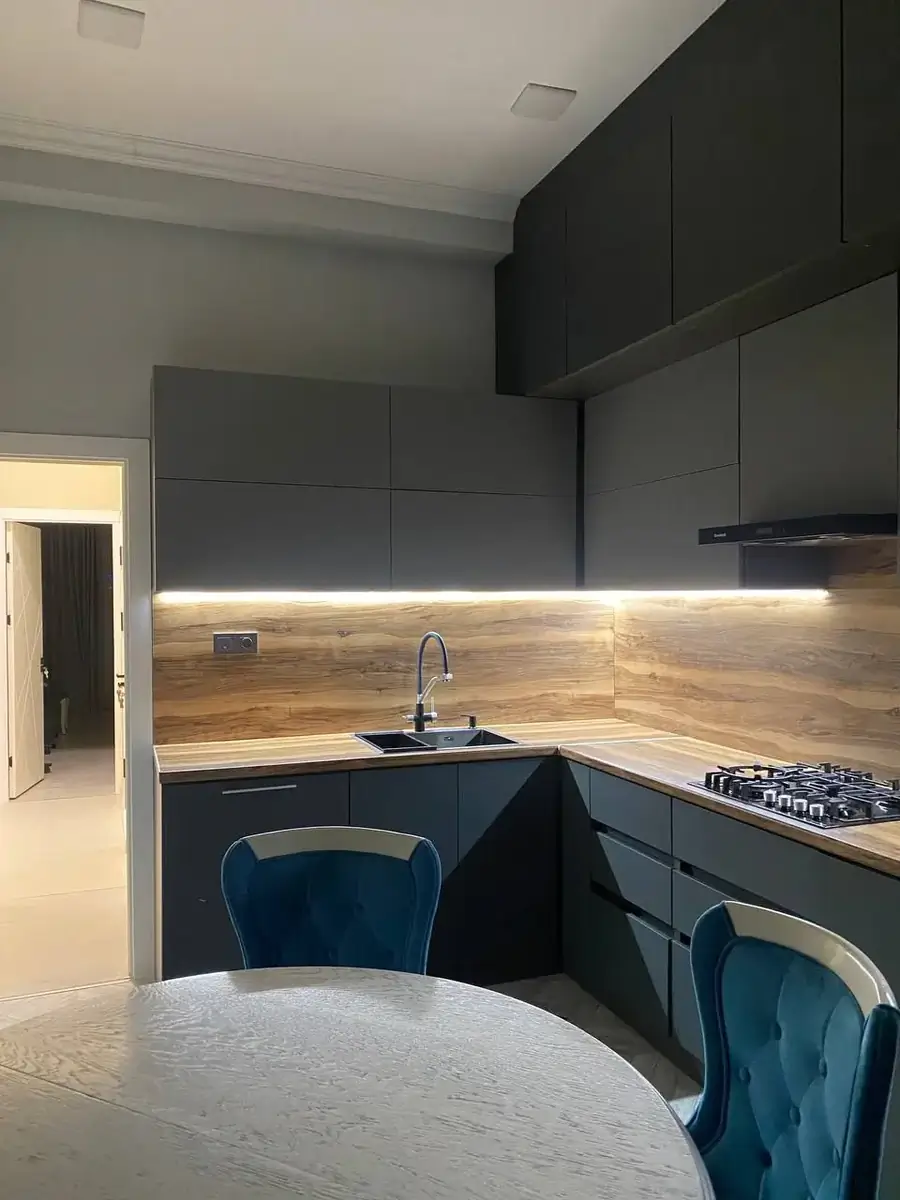 Продается 3-комнатная квартира − 102 м²