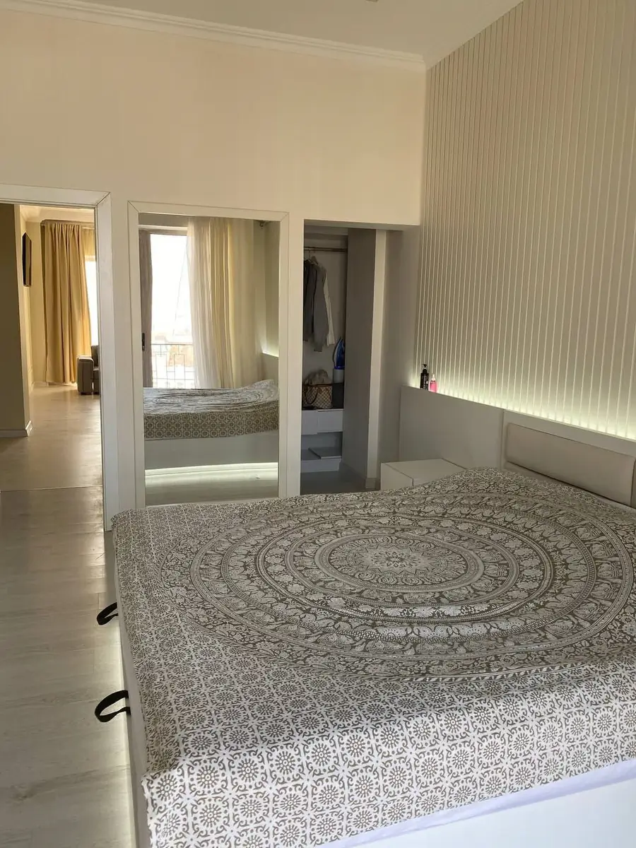 Продается 3-комнатная квартира − 102 м²