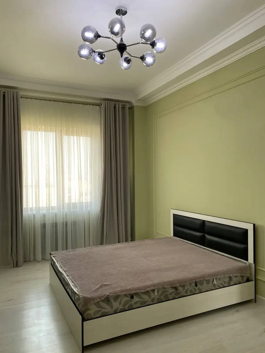 Продается 3-комнатная квартира − 102 м²