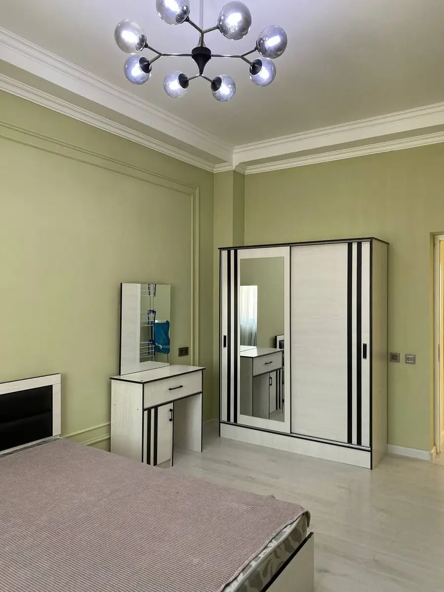 Продается 3-комнатная квартира − 102 м²