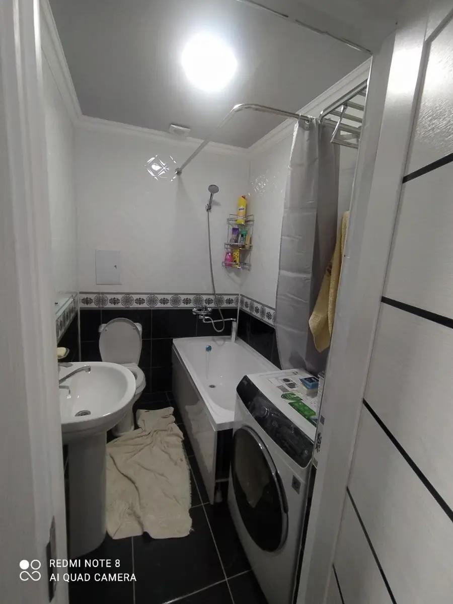 Продается 2-комнатная квартира − 55 м²