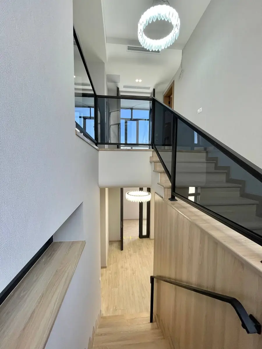 2 qavatli uy sotiladi − 155 m²