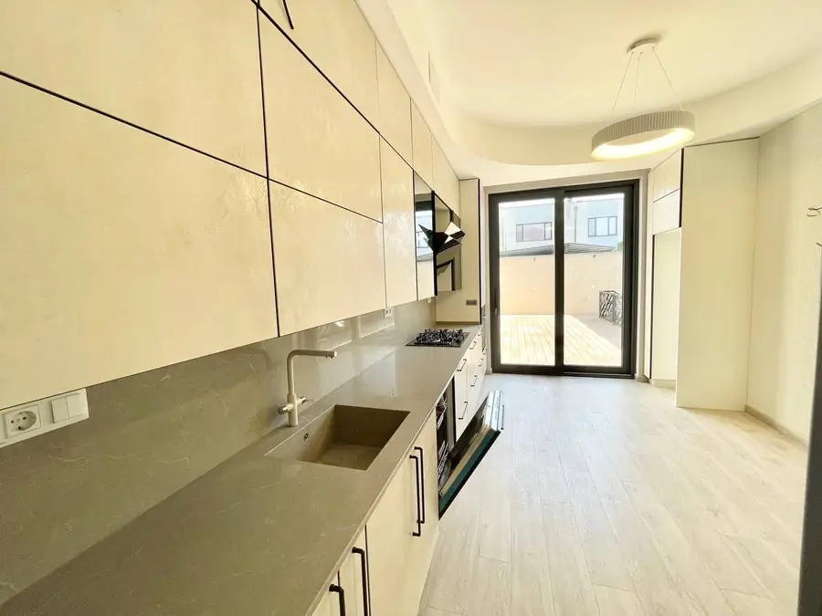 2 qavatli uy sotiladi − 155 m²