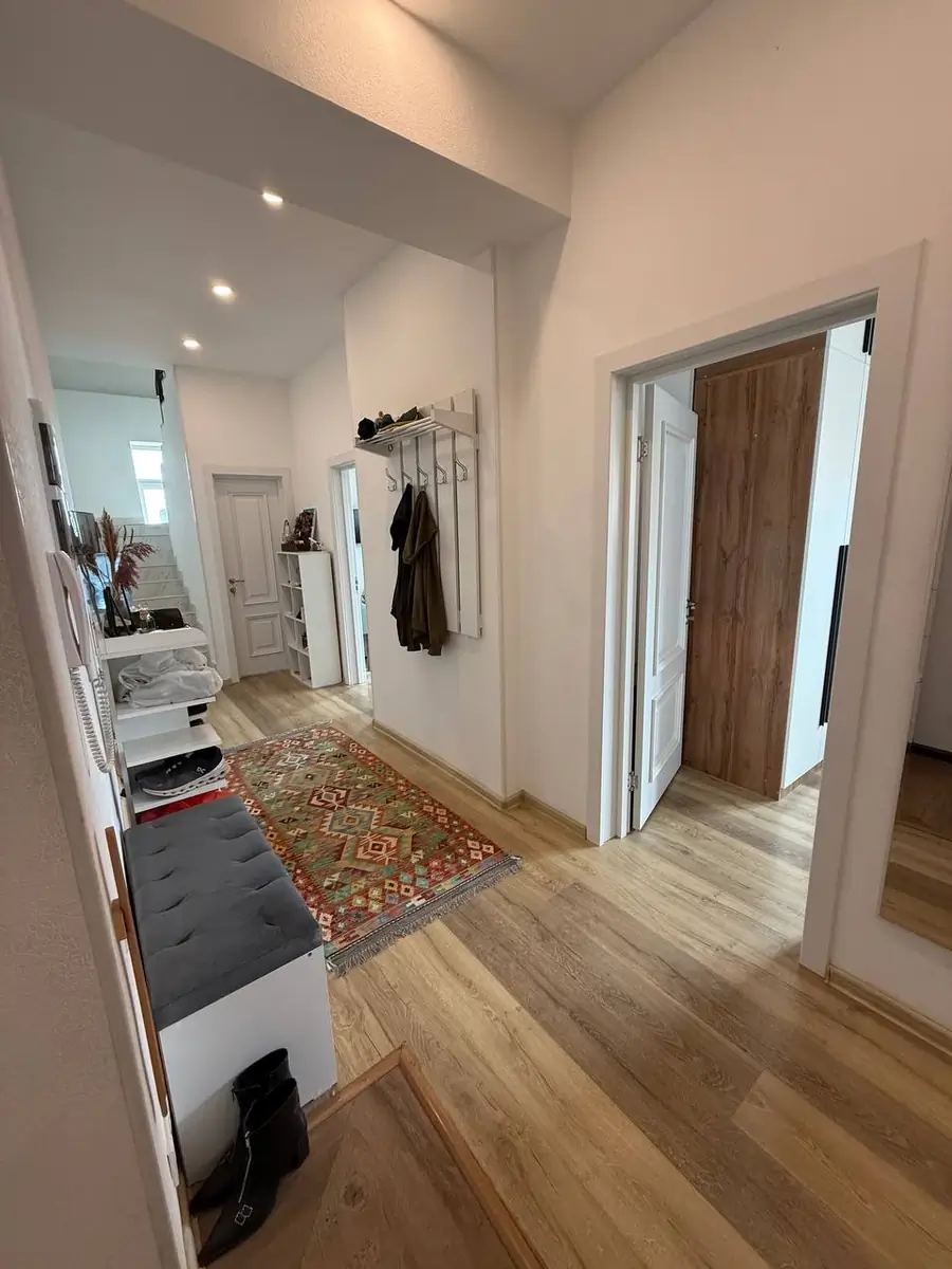 5 dan ortiq xonali kvartira − 110 m², 8/9 qavat