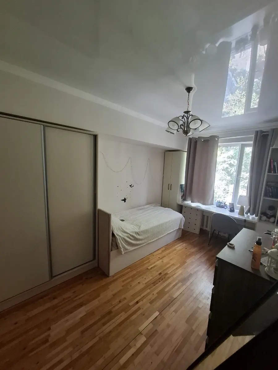 4 xonali kvartira − 90 m², 3/4 qavat