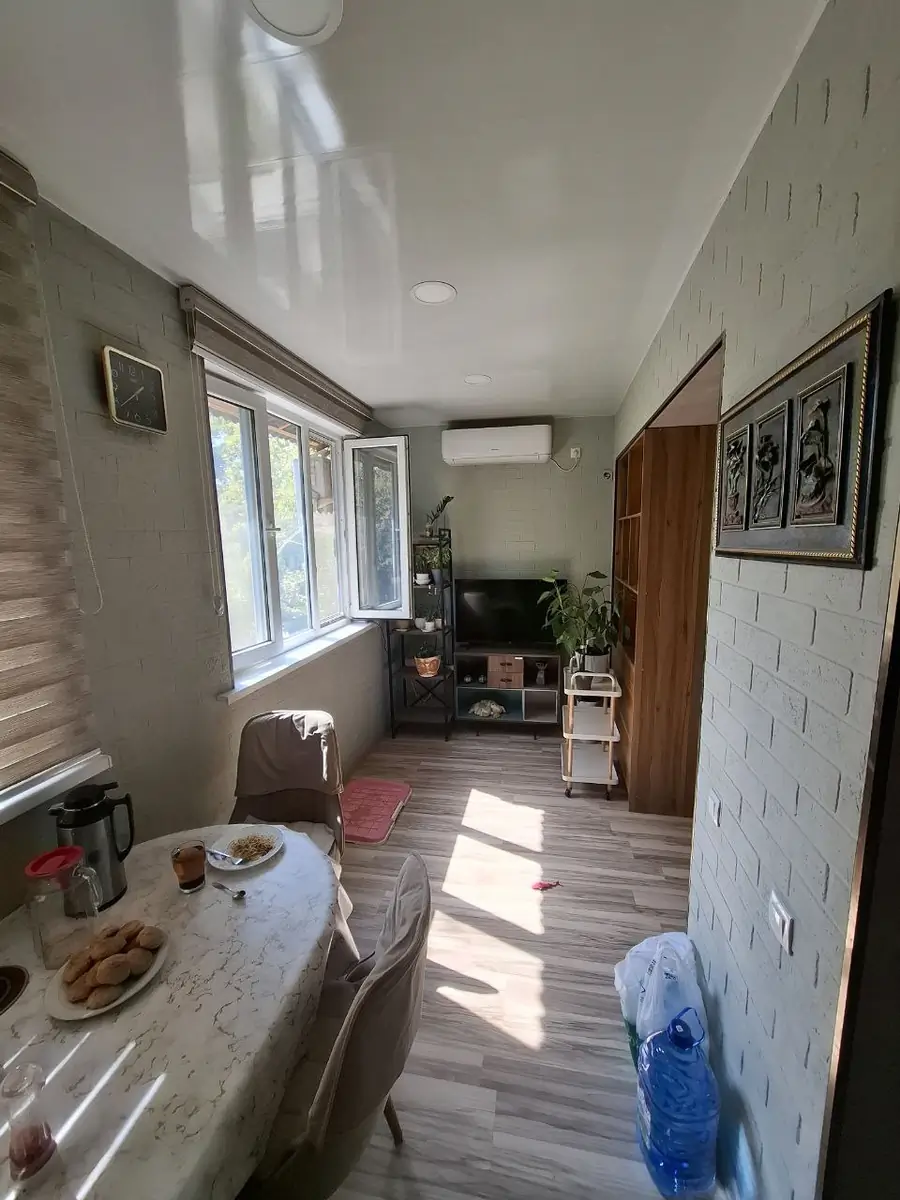 4 xonali kvartira sotiladi − 90 m²