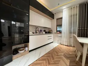 2-этажный дом − 213 м², 3.2 сот.