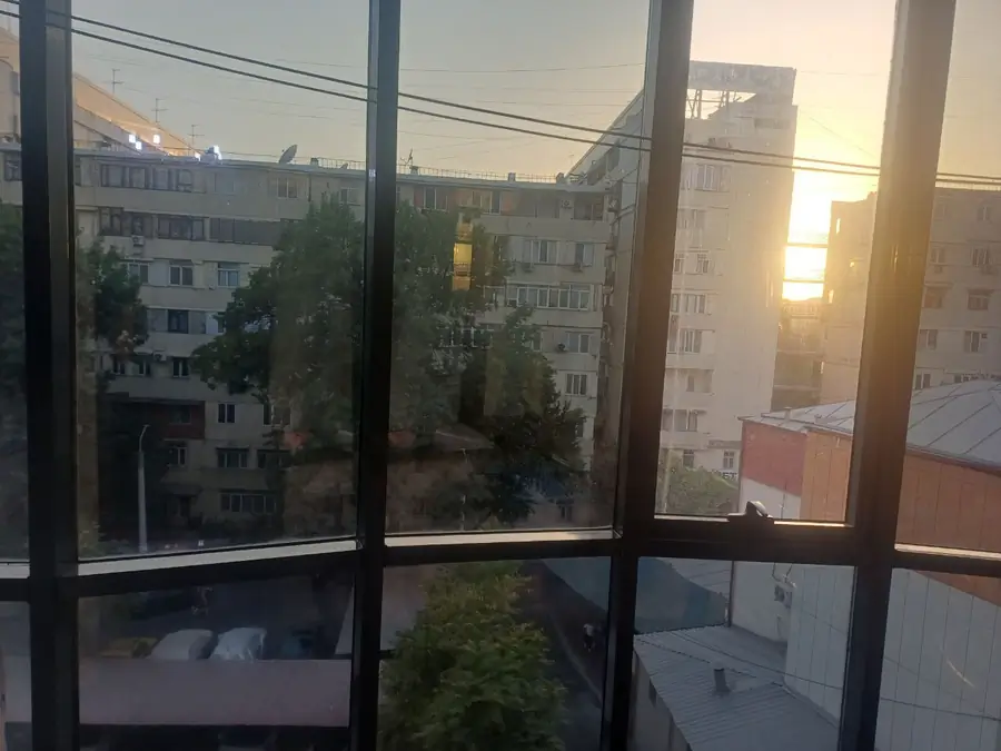 Сдается 2-комнатная квартира − 96 м²