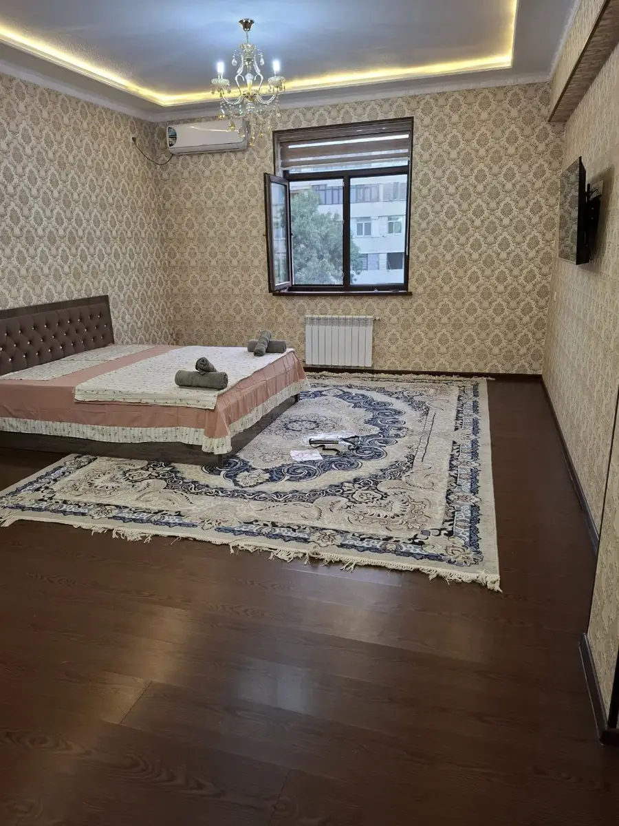 Сдается 2-комнатная квартира − 96 м²