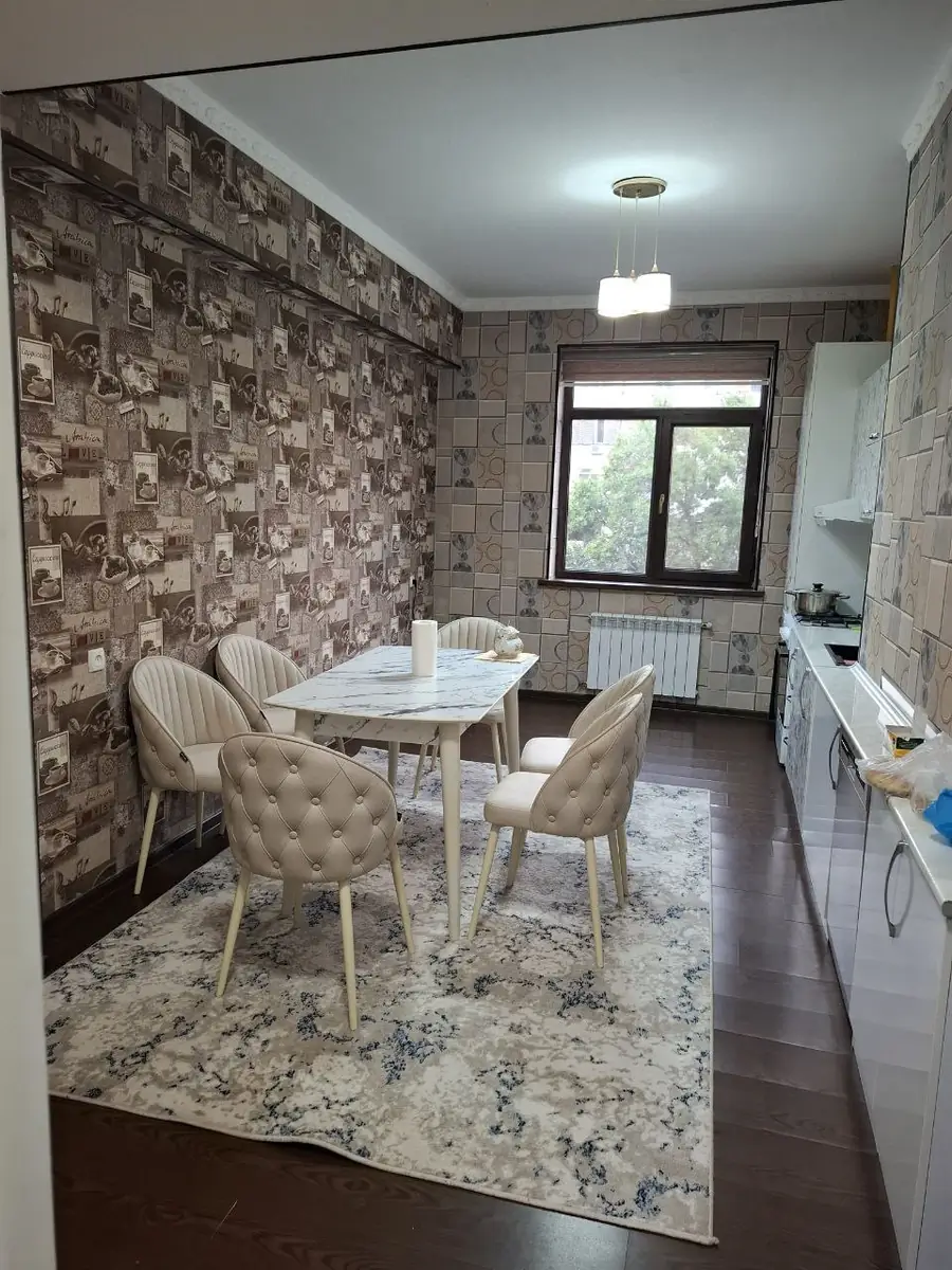 Сдается 2-комнатная квартира − 96 м²