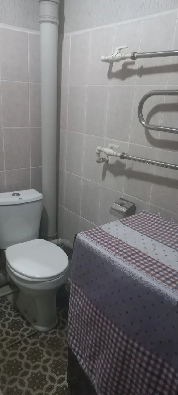 2 xonali kvartira sotiladi − 43.3 m²