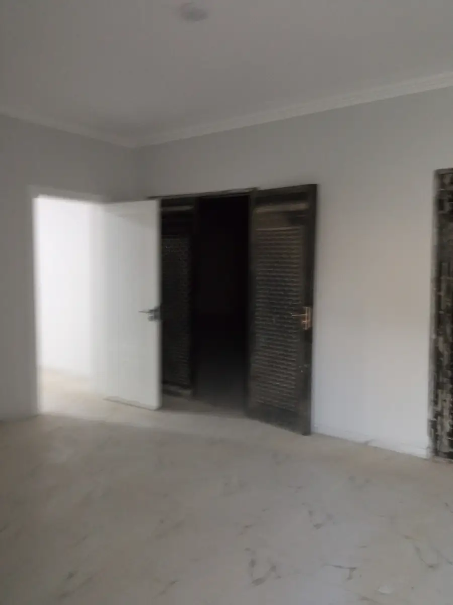 Продается 2-этажный дом − 550 м²