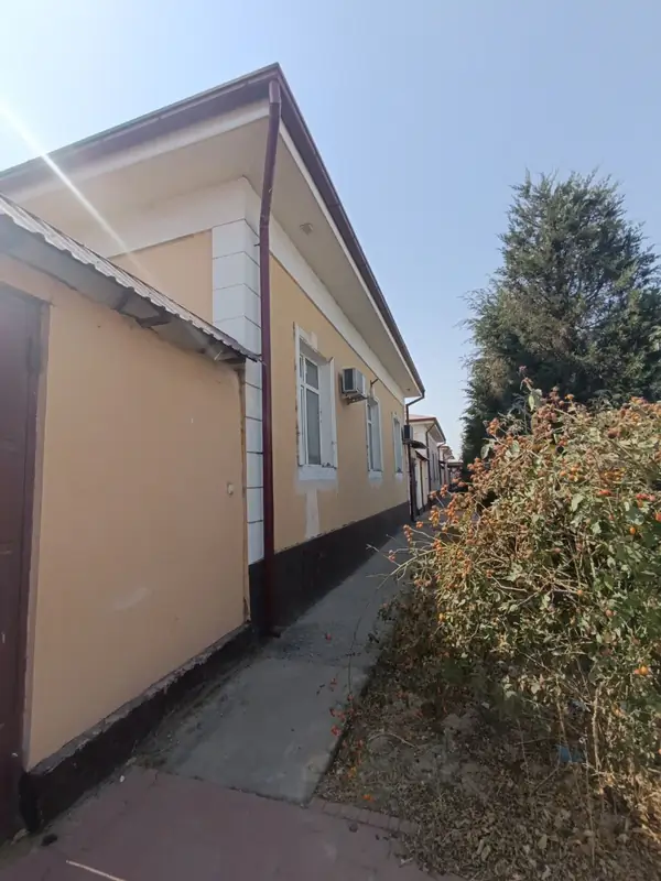 1-этажный дом − 250 м², 600 сот.