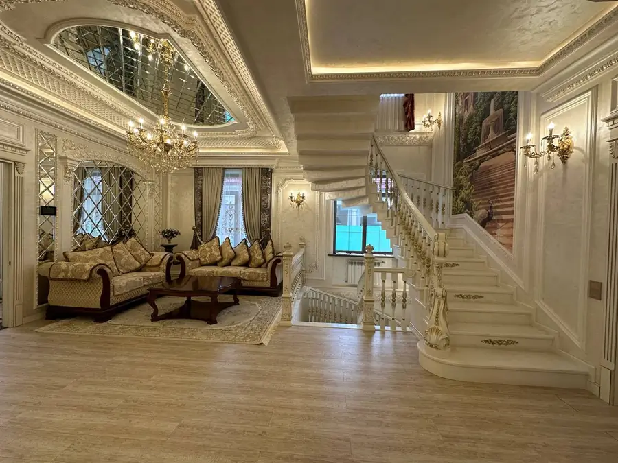 2 qavatli uy sotiladi − 600 m²