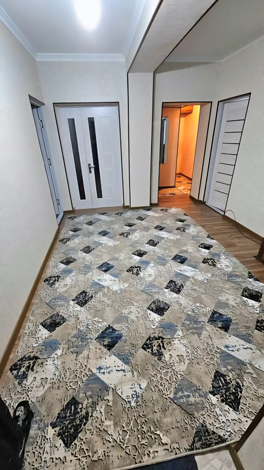 Продается 3-комнатная квартира − 122 м²