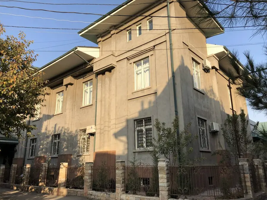 3-этажный дом − 320 м², 7.5 сот.