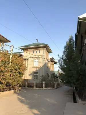 3-этажный дом − 320 м², 7.5 сот.