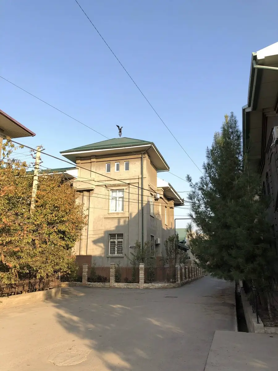 3-этажный дом − 320 м², 7.5 сот.
