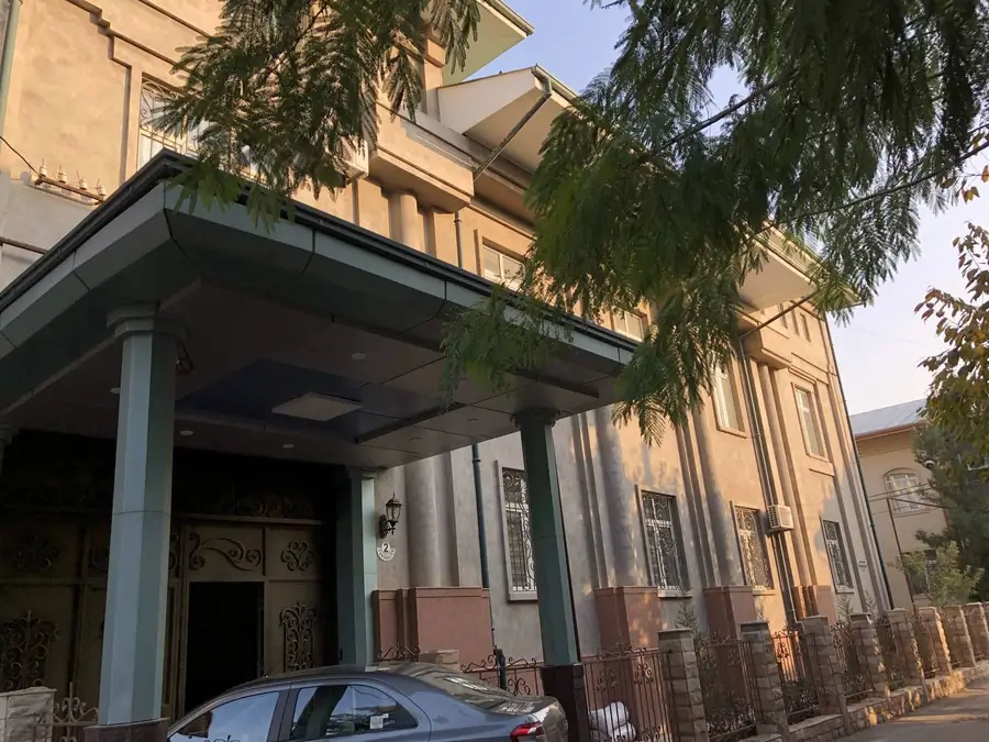 3-этажный дом − 320 м², 7.5 сот.