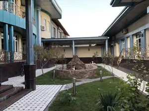 3-этажный дом − 320 м², 7.5 сот.