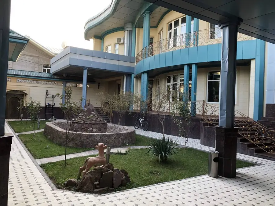 2 qavatli uy − 320 m², 7.5 sot.