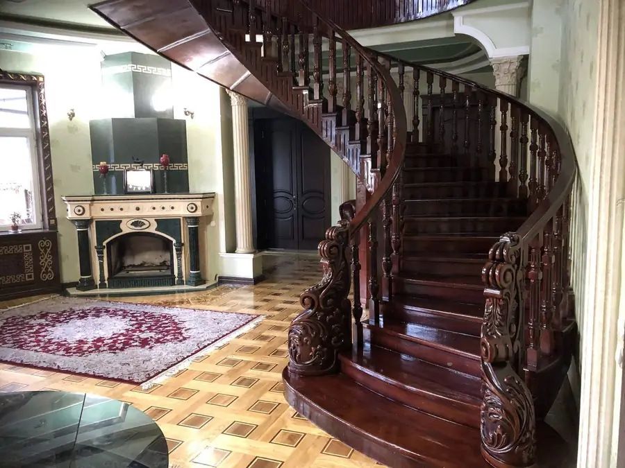 2 qavatli uy sotiladi − 320 m²