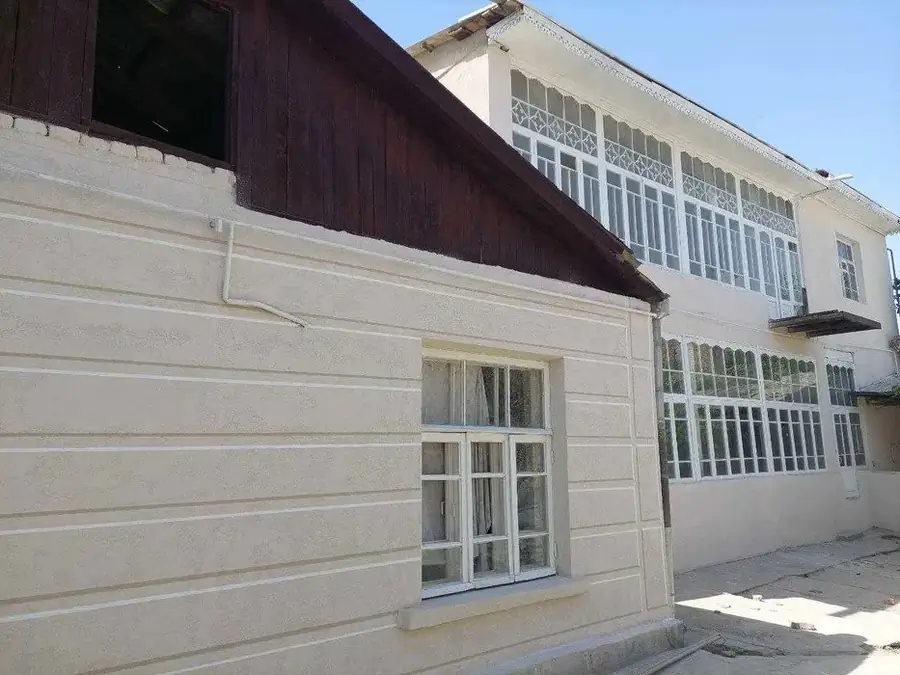 2-этажный дом − 200 м², 4.2 сот.