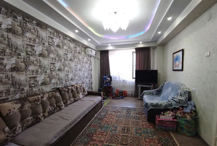 3 xonali kvartira sotiladi − 77 m²