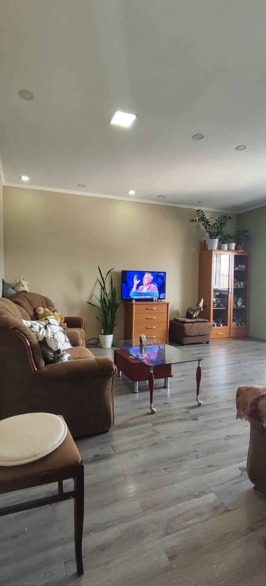 2 xonali kvartira sotiladi − 67 m²