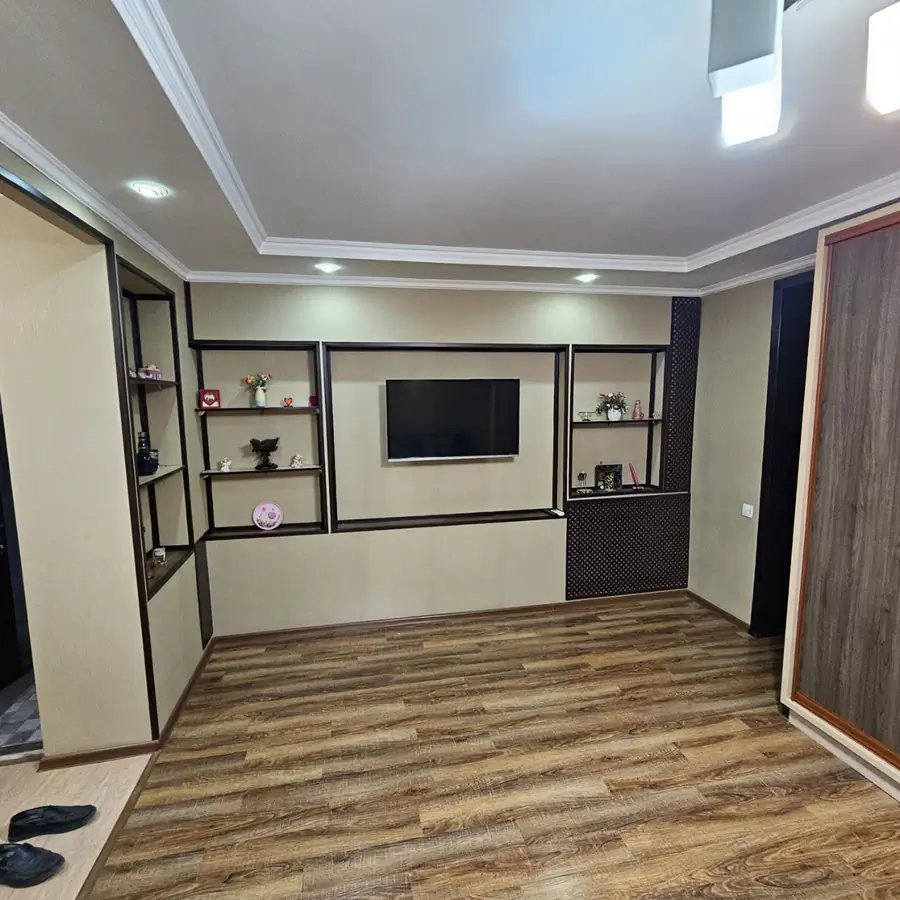 Сдается 1-комнатная квартира − 49 м²