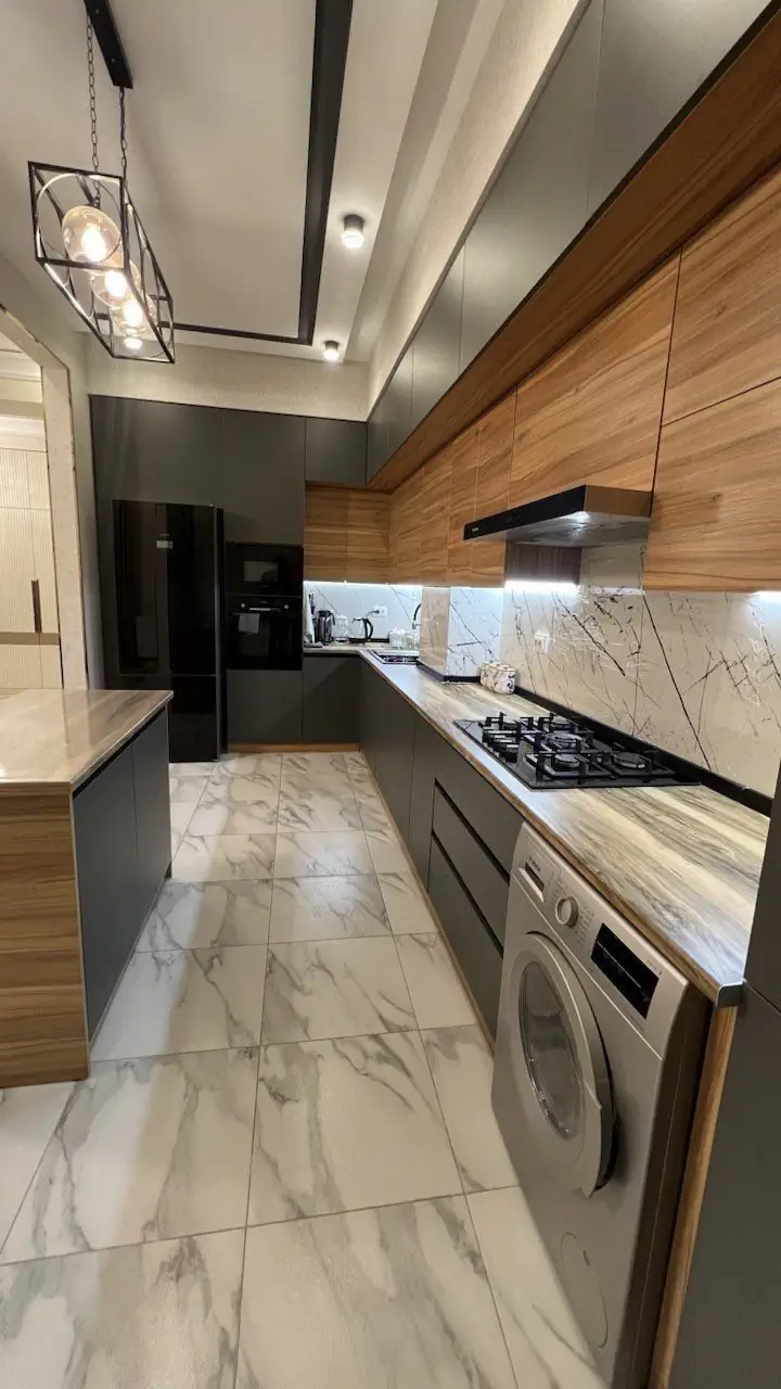 4 xonali kvartira sotiladi − 122 m²