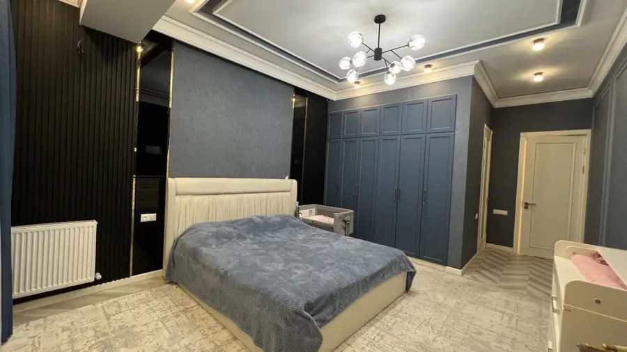 4 xonali kvartira sotiladi − 122 m²