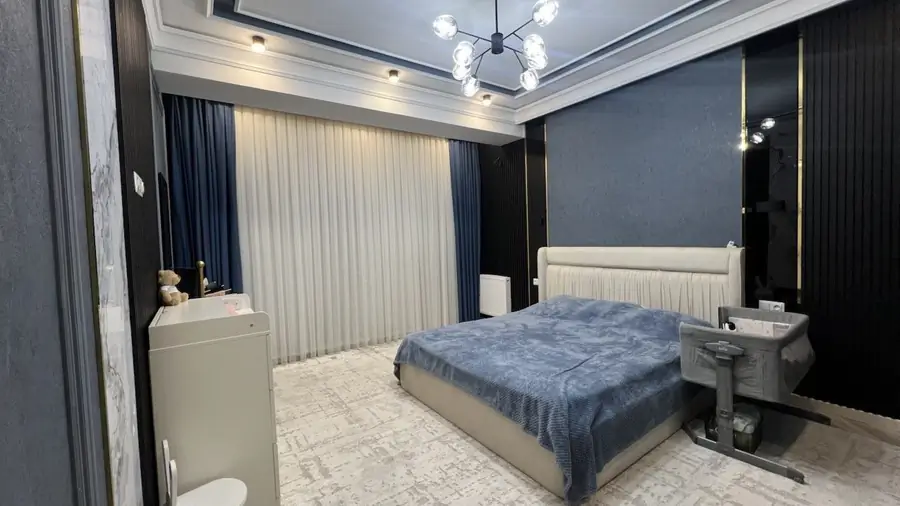 4 xonali kvartira sotiladi − 122 m²