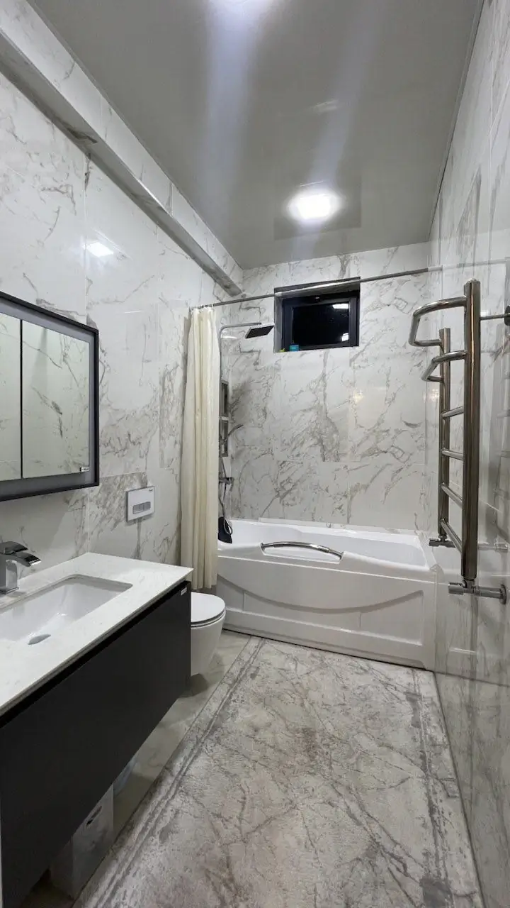 4 xonali kvartira sotiladi − 122 m²