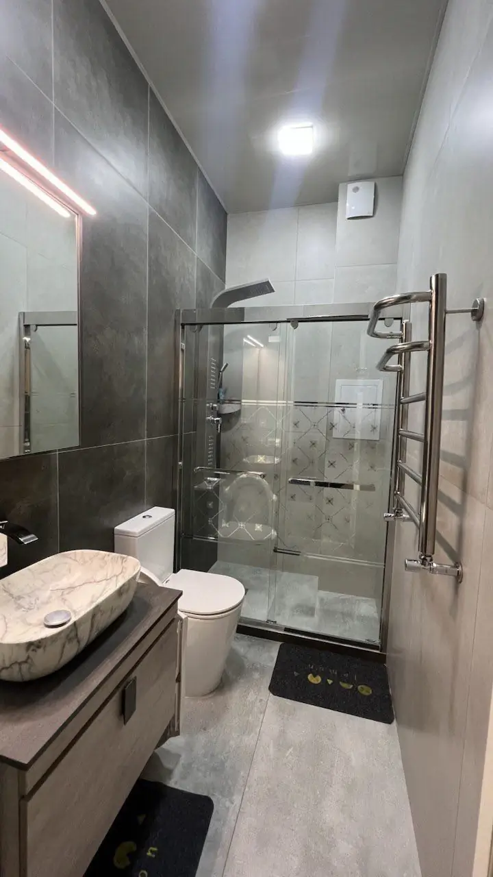 4 xonali kvartira sotiladi − 122 m²