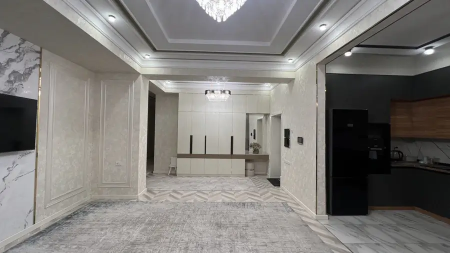 4 xonali kvartira sotiladi − 122 m²