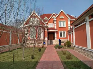 2 qavatli uy sotiladi − 625 m²