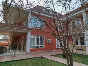 2-этажный дом − 625 м², 10 сот.