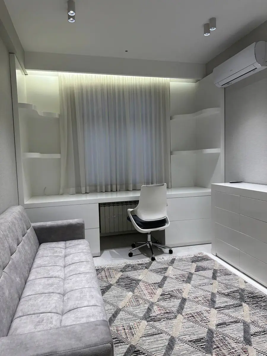 Сдается 3-комнатная квартира − 100 м²