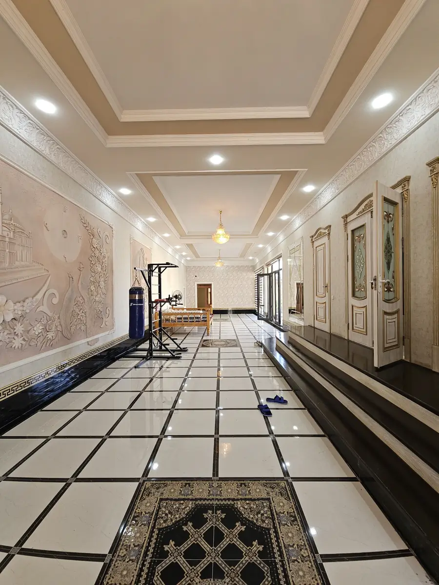 2 qavatli uy sotiladi − 700 m²