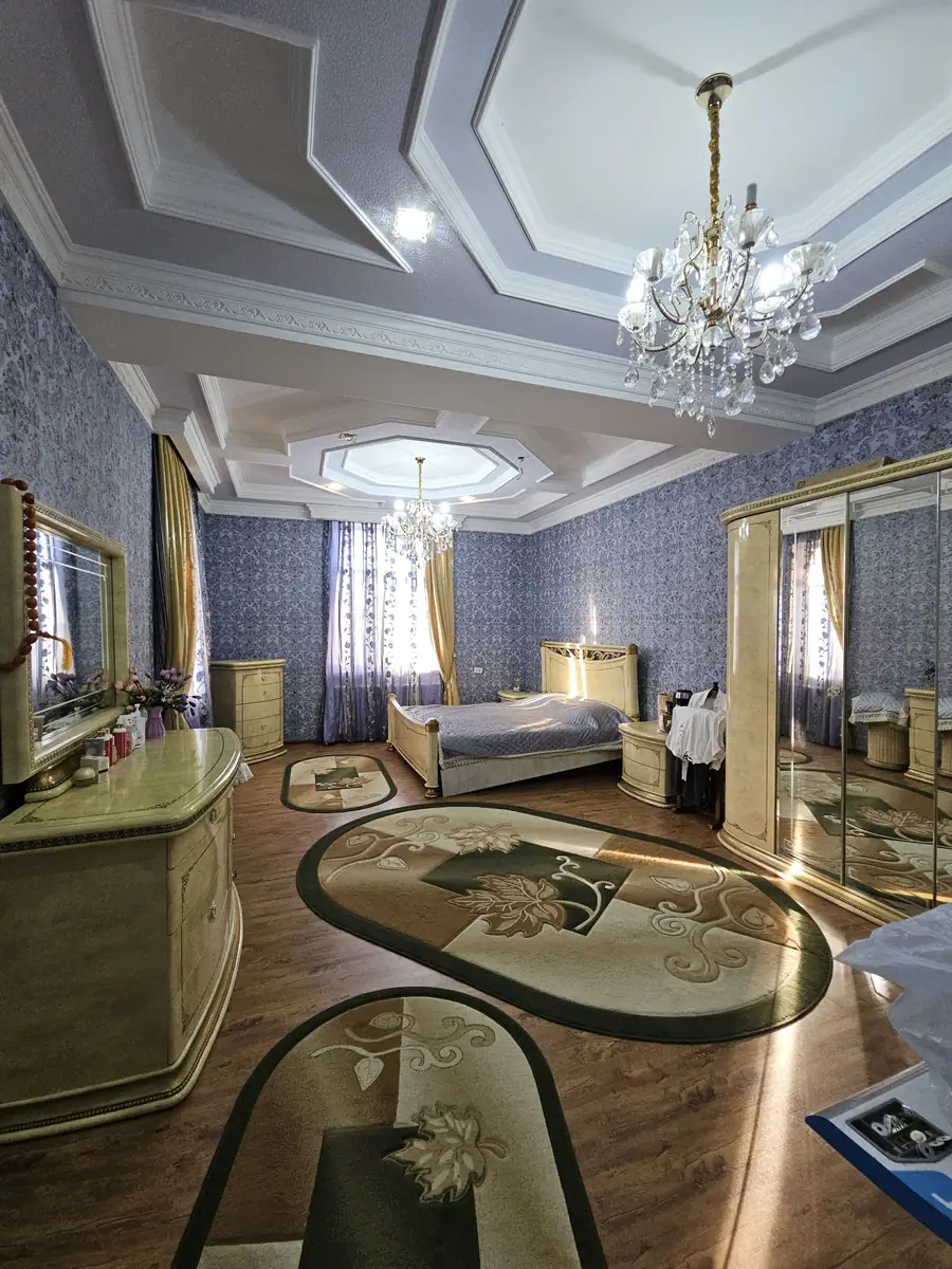 2 qavatli uy sotiladi − 700 m²