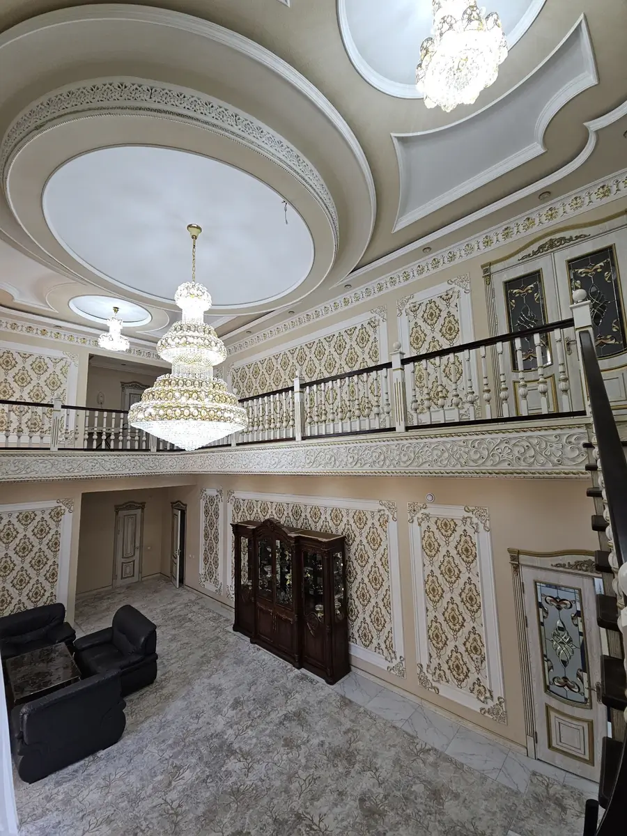 2 qavatli uy sotiladi − 700 m²