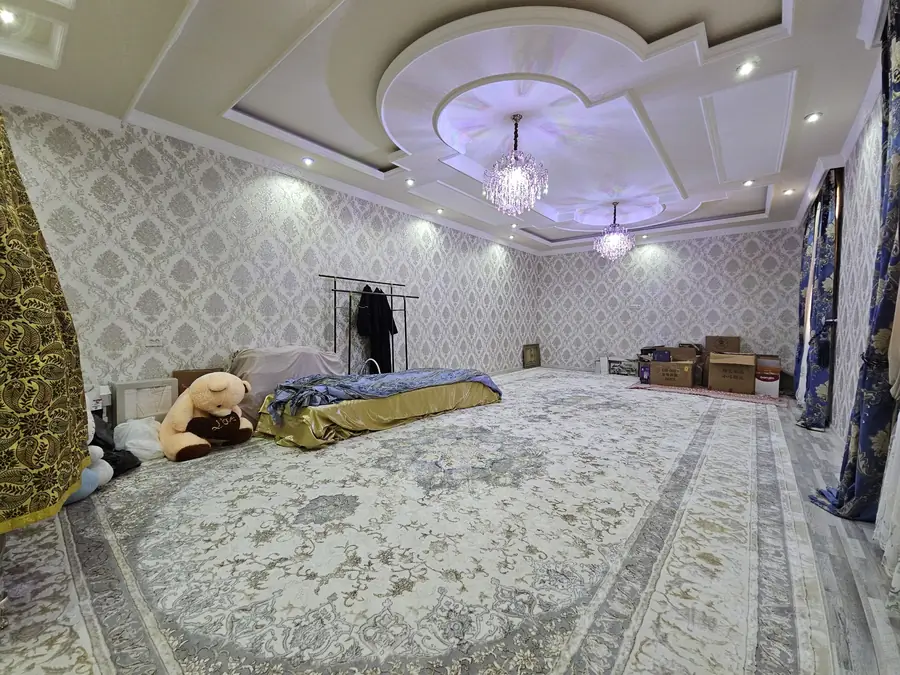 2 qavatli uy − 700 m², 7 sot. 